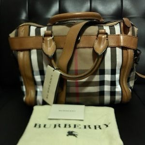 Burberry shoulder bag/ travel bag